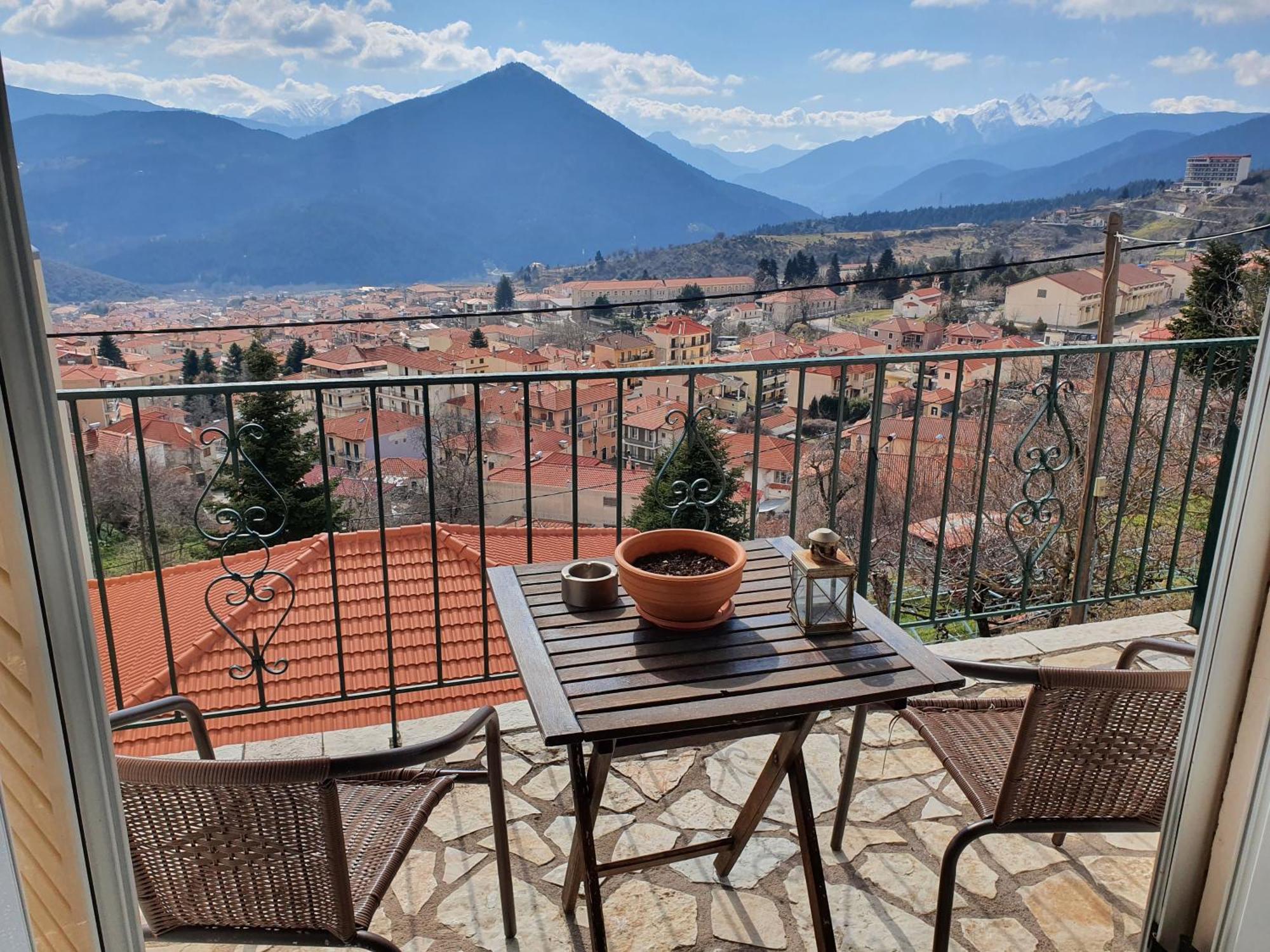 Semeli Guesthouse Karpenisi Luaran gambar