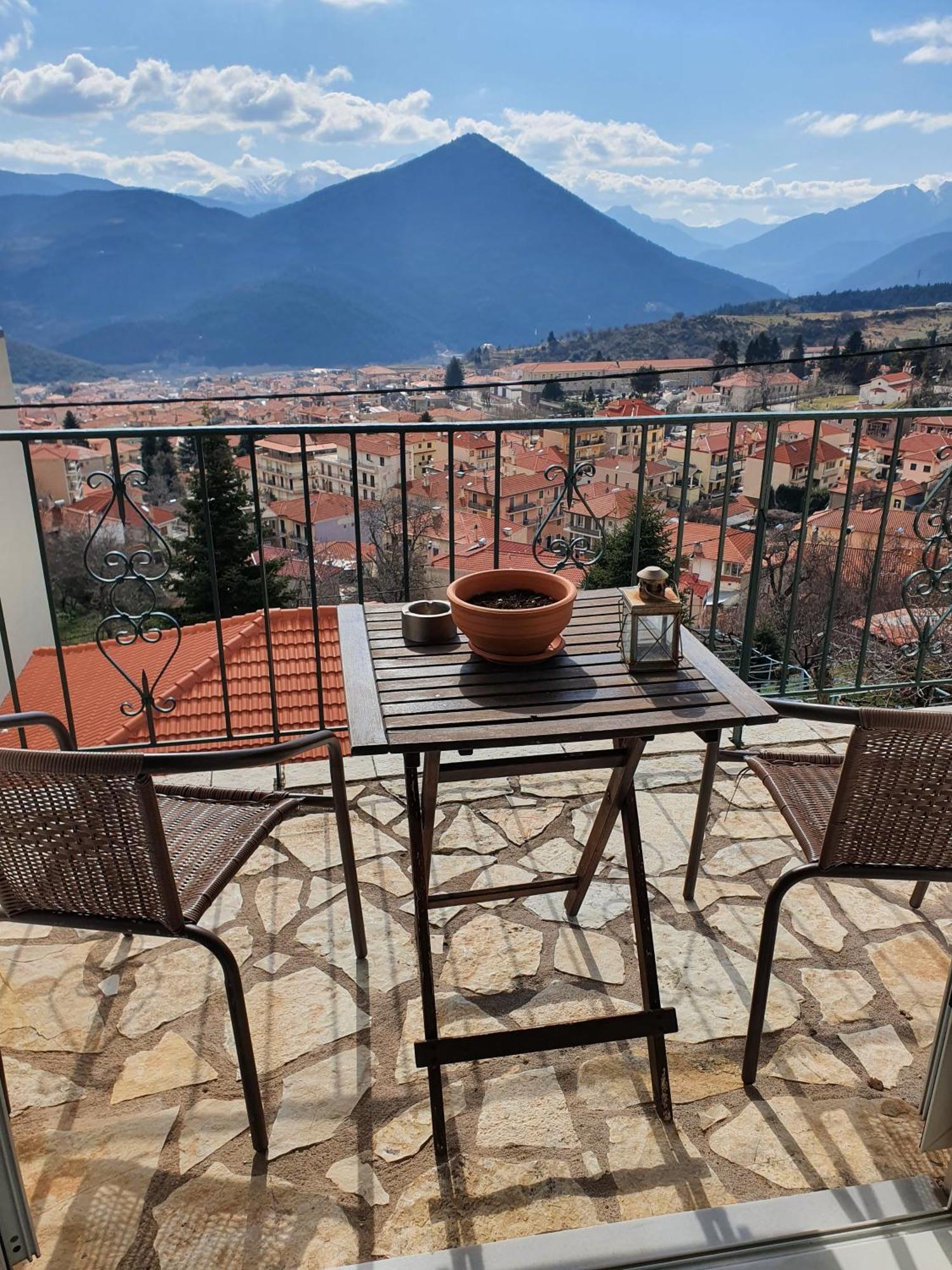 Semeli Guesthouse Karpenisi Luaran gambar