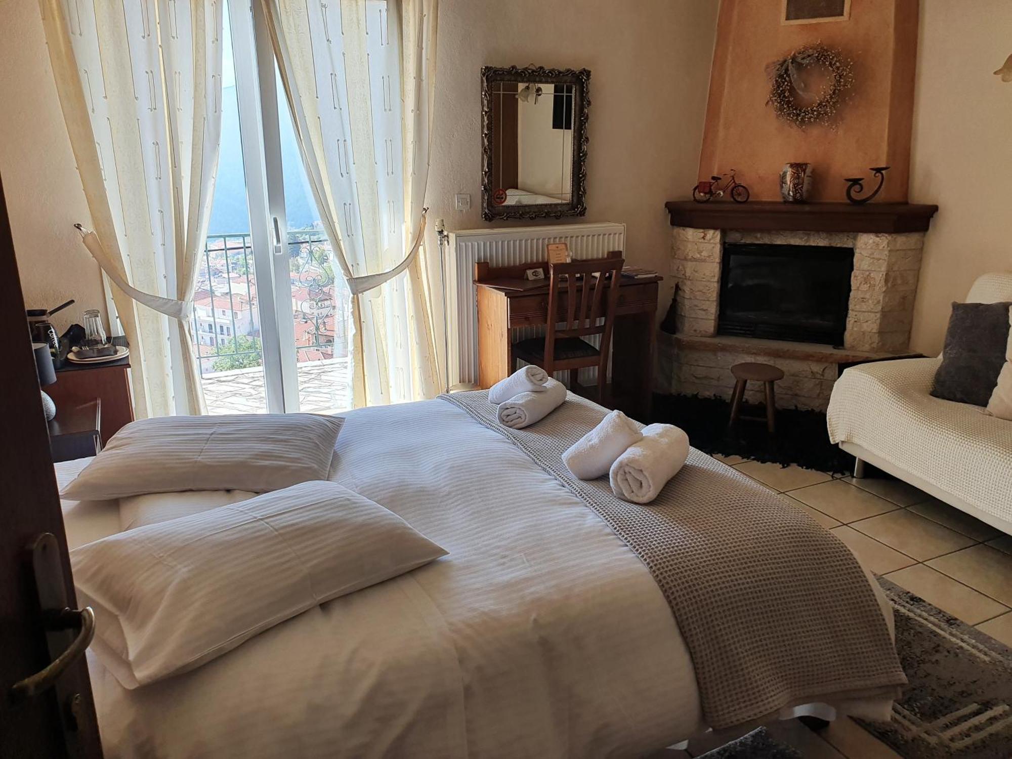 Semeli Guesthouse Karpenisi Luaran gambar