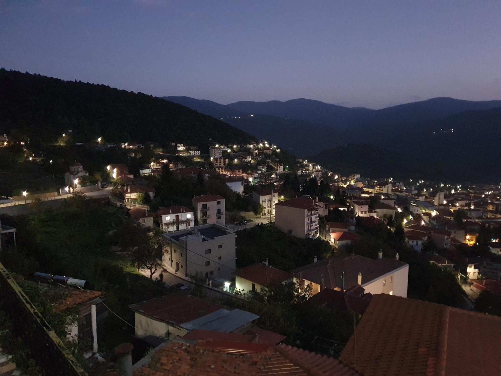 Semeli Guesthouse Karpenisi Luaran gambar