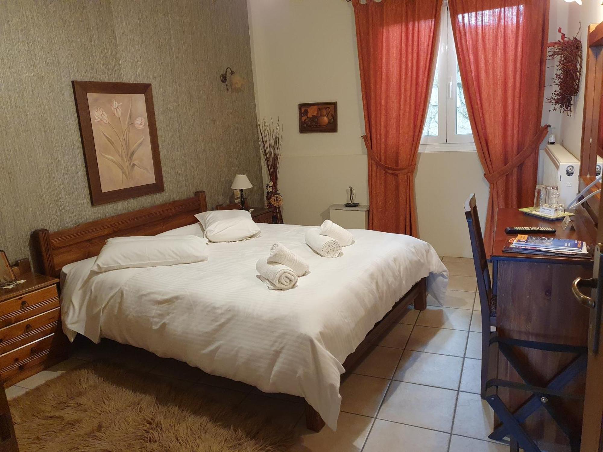 Semeli Guesthouse Karpenisi Luaran gambar