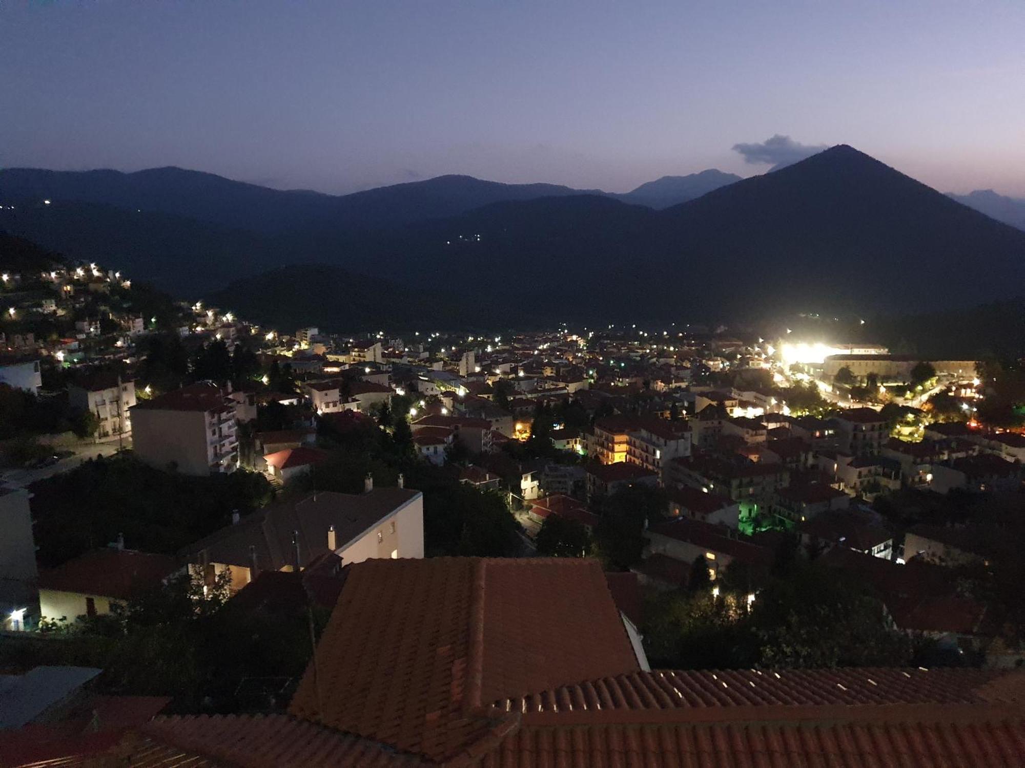 Semeli Guesthouse Karpenisi Luaran gambar