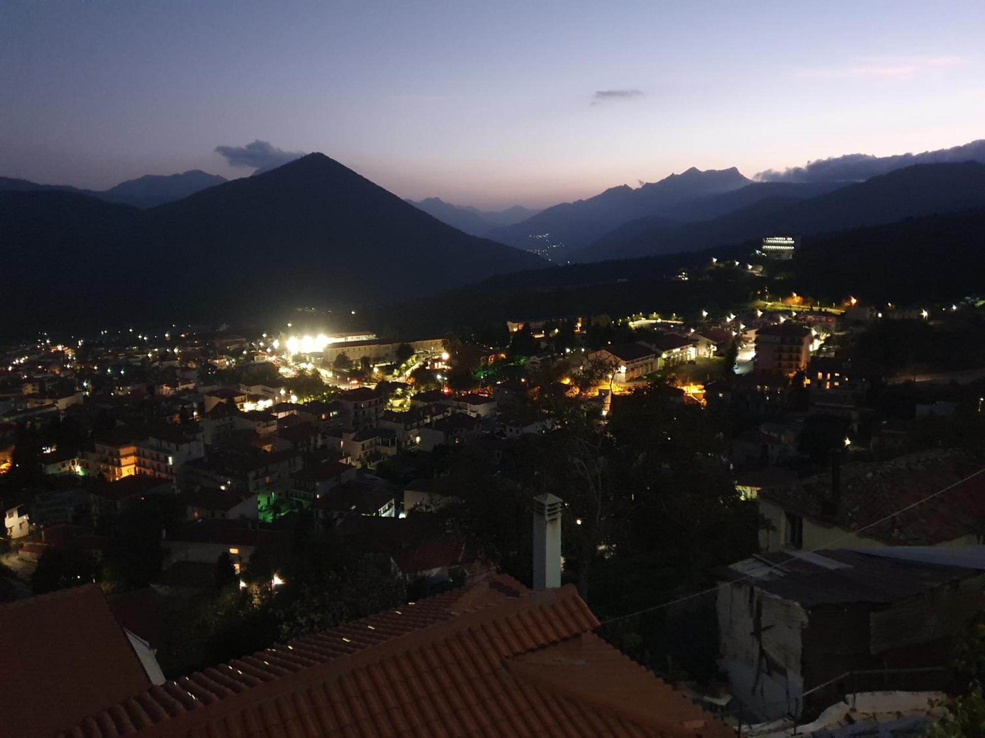 Semeli Guesthouse Karpenisi Luaran gambar