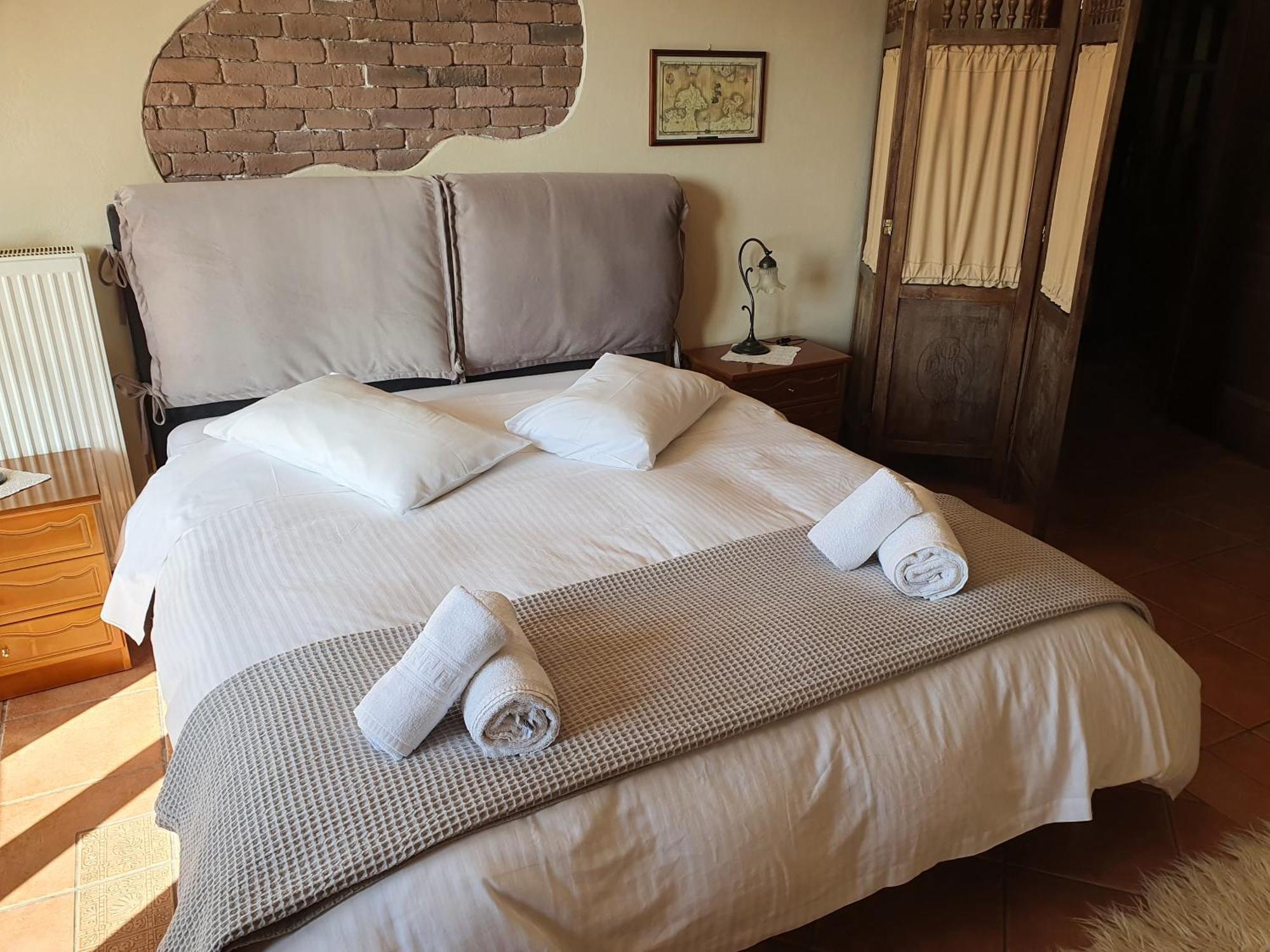 Semeli Guesthouse Karpenisi Luaran gambar