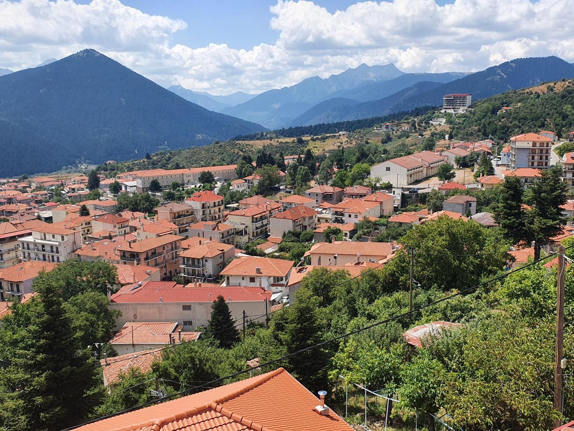 Semeli Guesthouse Karpenisi Luaran gambar