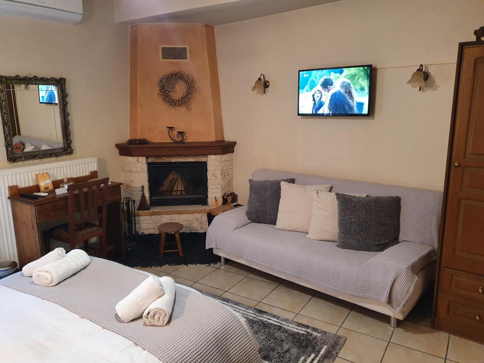 Semeli Guesthouse Karpenisi Luaran gambar