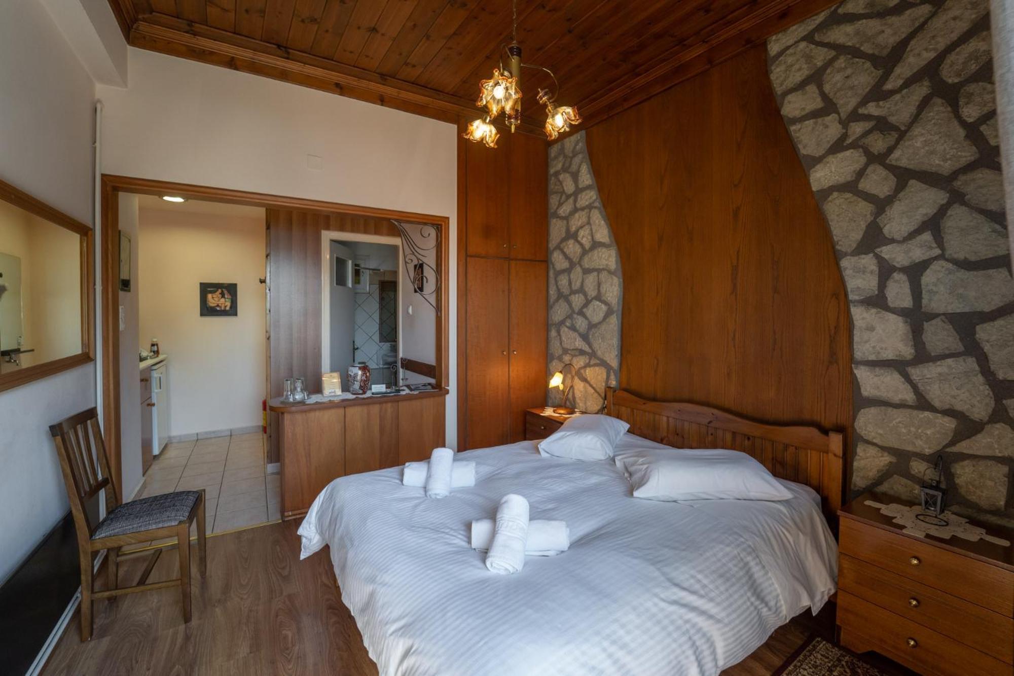 Semeli Guesthouse Karpenisi Luaran gambar
