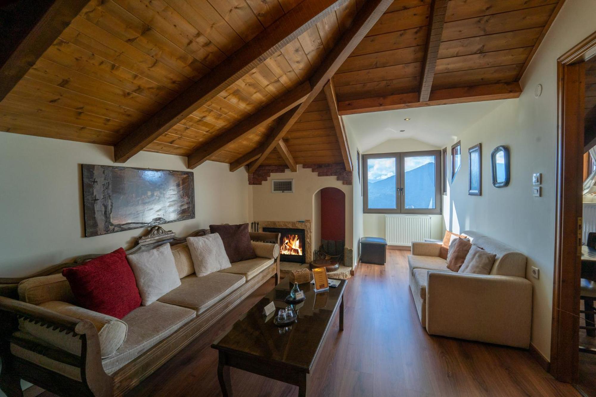 Semeli Guesthouse Karpenisi Luaran gambar