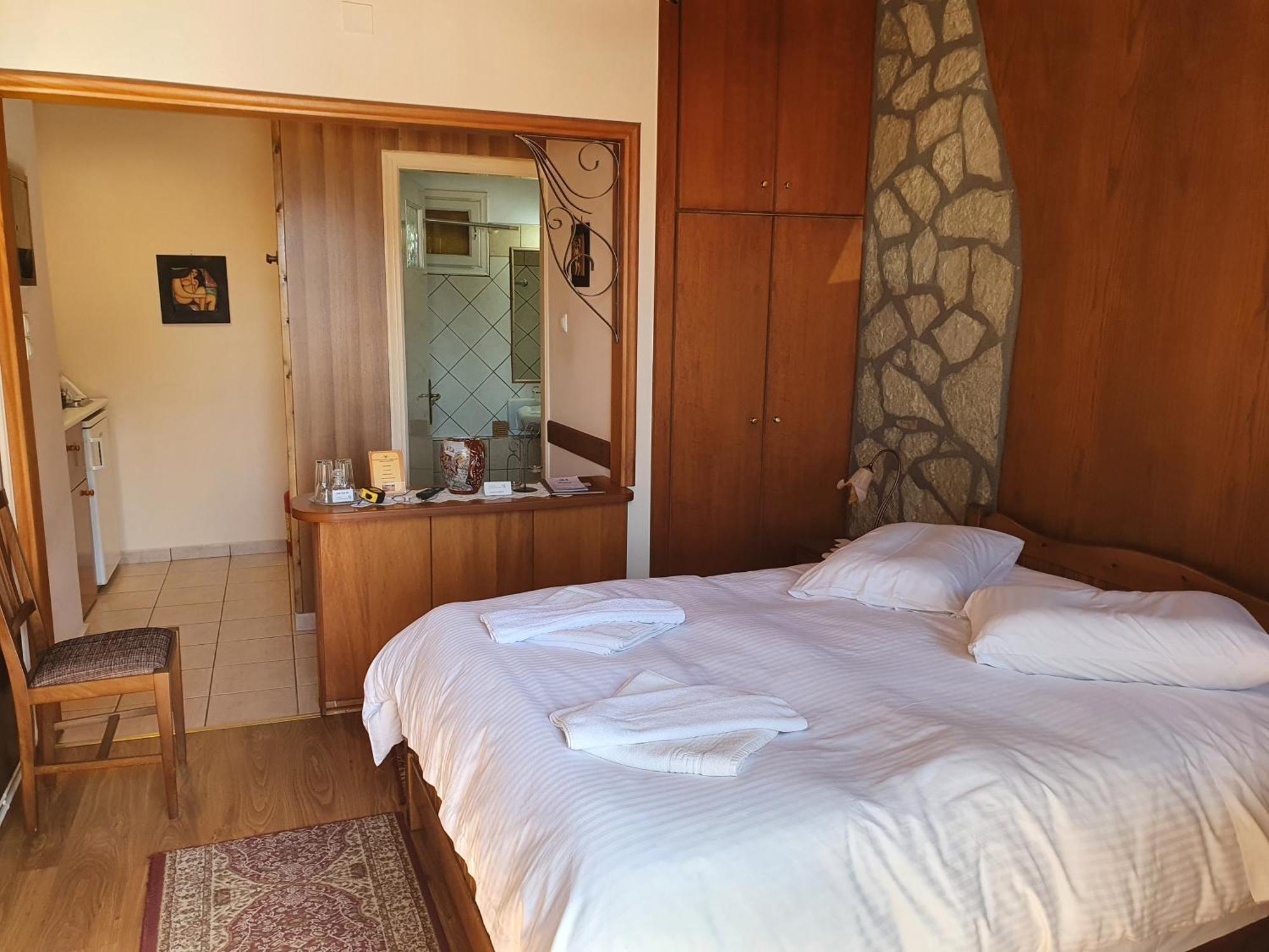 Semeli Guesthouse Karpenisi Luaran gambar