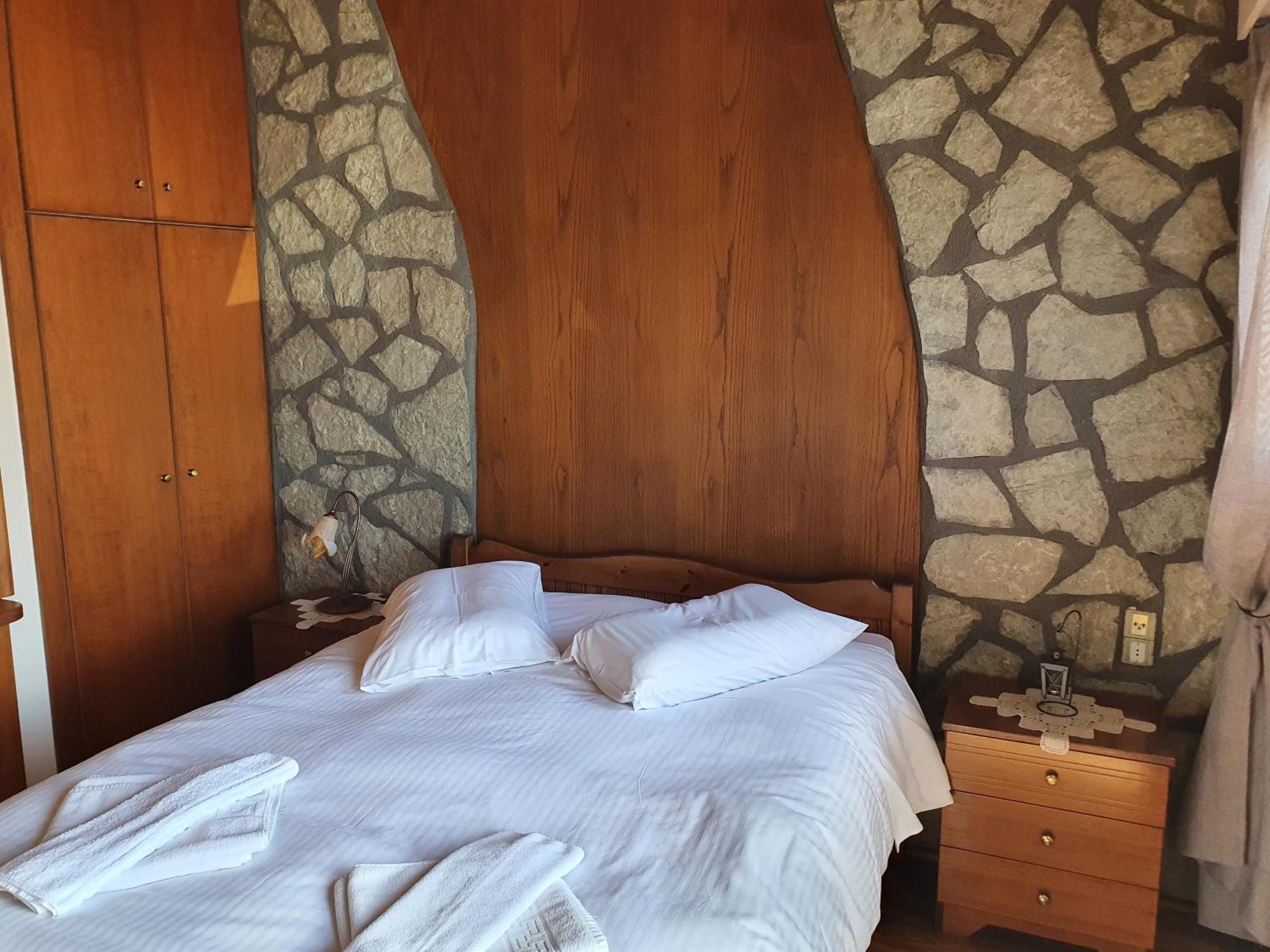 Semeli Guesthouse Karpenisi Luaran gambar