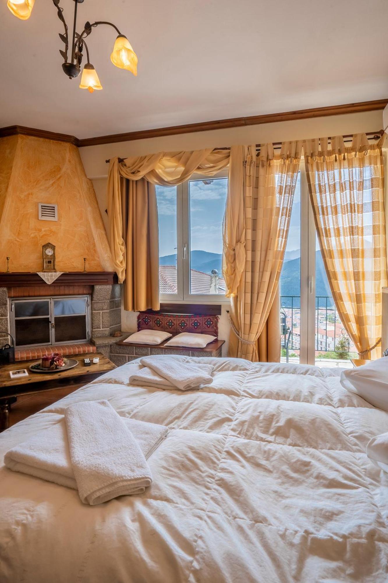 Semeli Guesthouse Karpenisi Luaran gambar