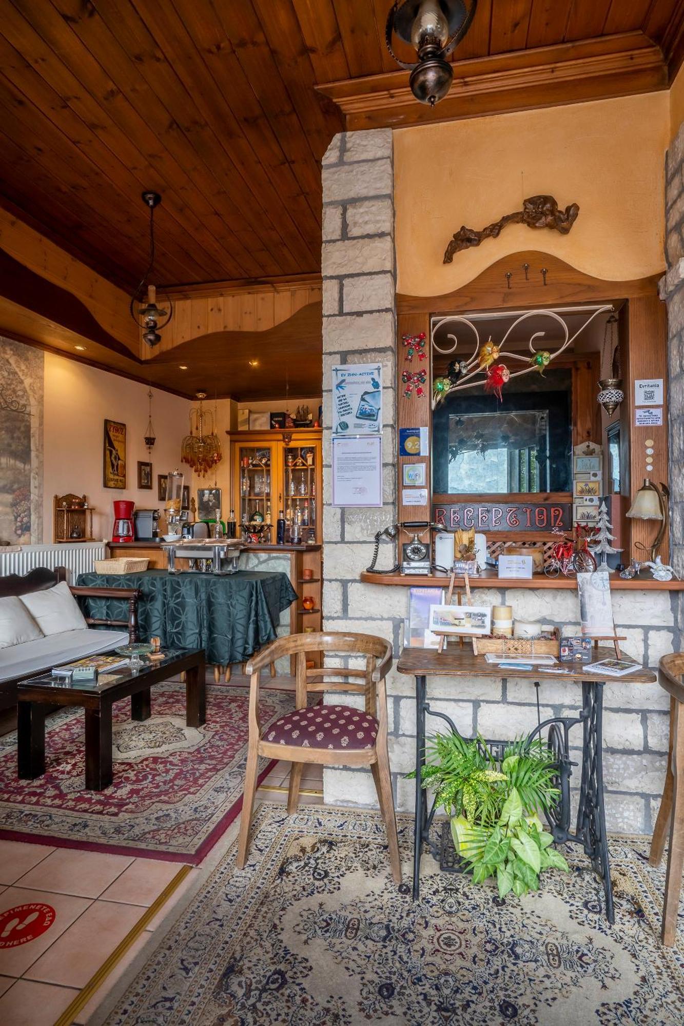 Semeli Guesthouse Karpenisi Luaran gambar