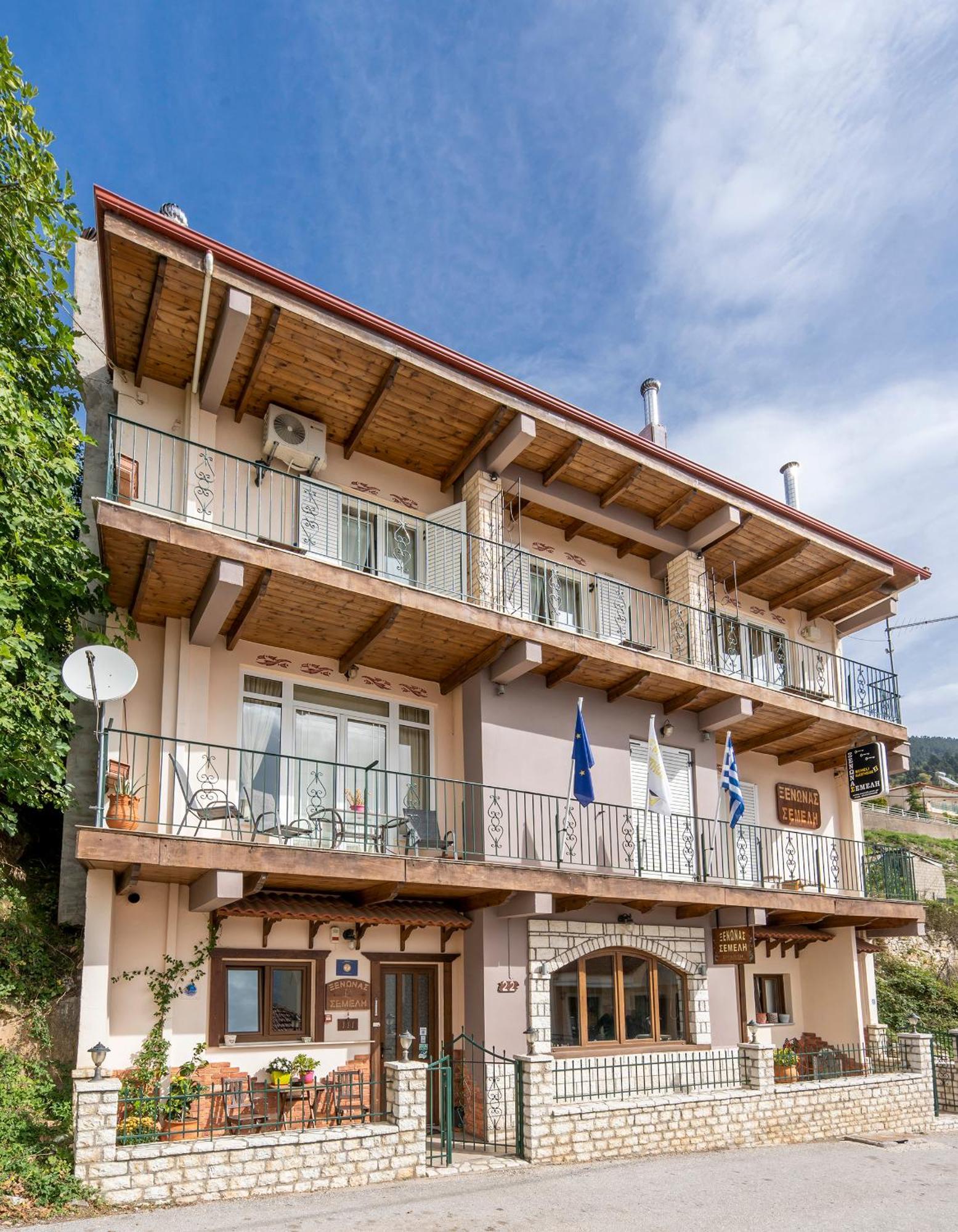 Semeli Guesthouse Karpenisi Luaran gambar